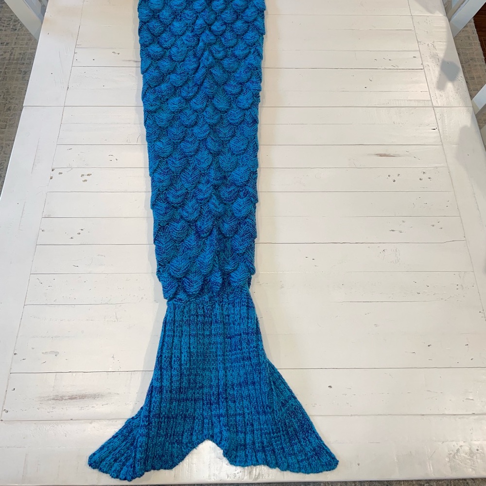 Mermaid Tail Knit Blanket
